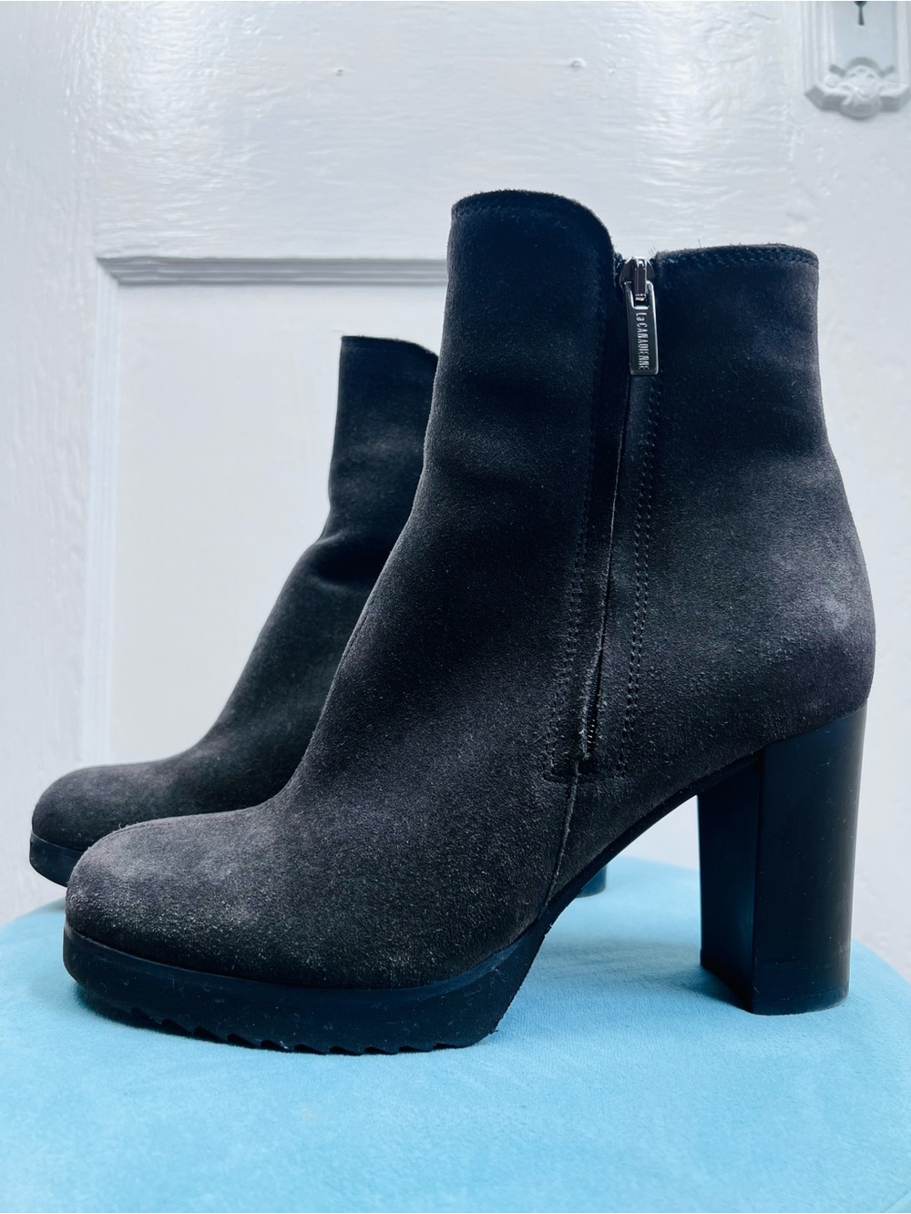 La Canadienne Waterproof Suede Heeled Platform Booties 3.5" Heel Grey size 8.5